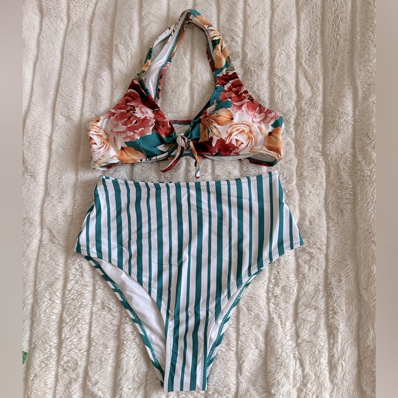 NWT cupshe two piece swimsuit size S - Picture 1 of 4
